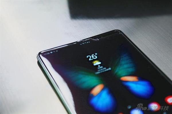三星Galaxy Fold首发评测:弯的Phone能成手机未来吗