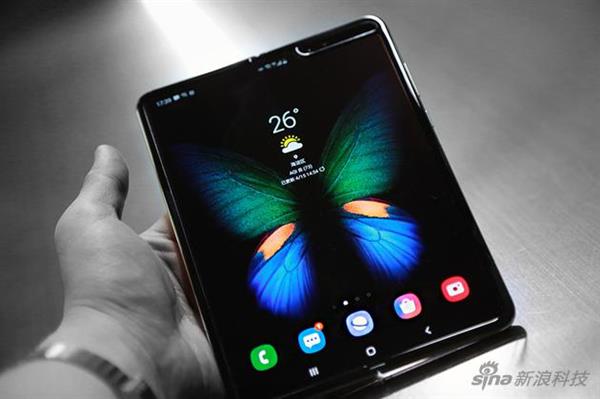 三星Galaxy Fold首发评测:弯的Phone能成手机未来吗