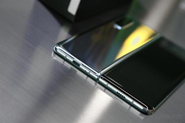 三星Galaxy Fold首发评测:弯的Phone能成手机未来吗