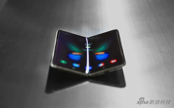 三星Galaxy Fold首发评测:弯的Phone能成手机未来吗