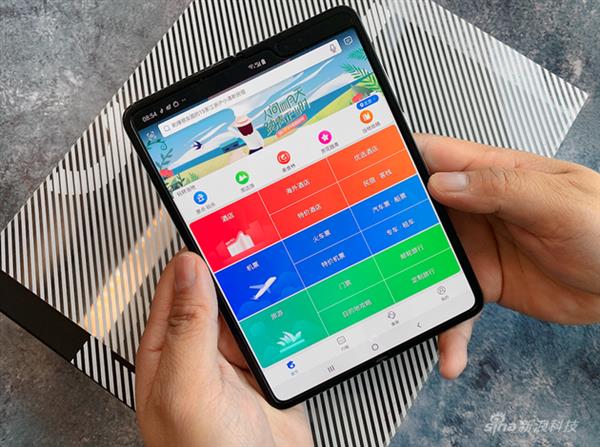 三星Galaxy Fold首发评测:弯的Phone能成手机未来吗