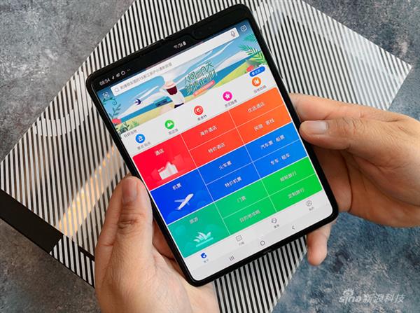 三星Galaxy Fold首发评测：弯的Phone能成手机未来吗