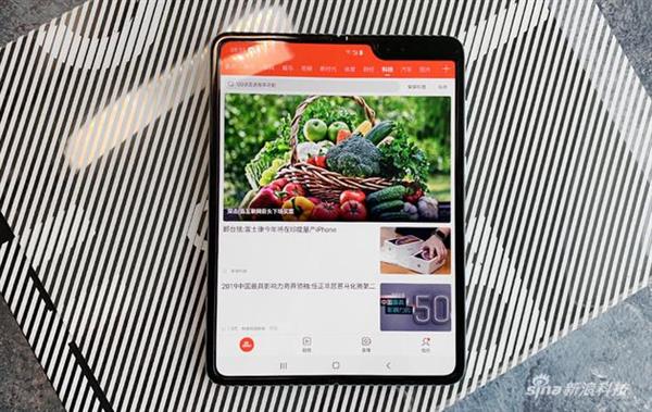 三星Galaxy Fold首发评测:弯的Phone能成手机未来吗