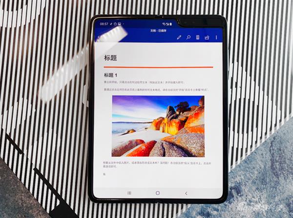 三星Galaxy Fold首发评测：弯的Phone能成手机未来吗
