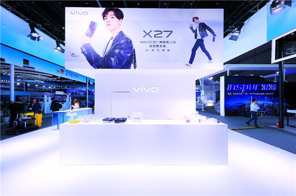 vivo参加中国联通全球产业链合作伙伴大会 展台充满创新、时尚元素