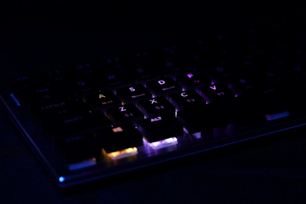 酷冷至尊发布SK621迷你机械键盘：仅64键、樱桃MX矮红轴