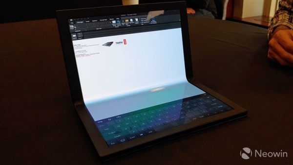 全球首款！联想ThinkPad X1折叠屏笔记本原型上手
