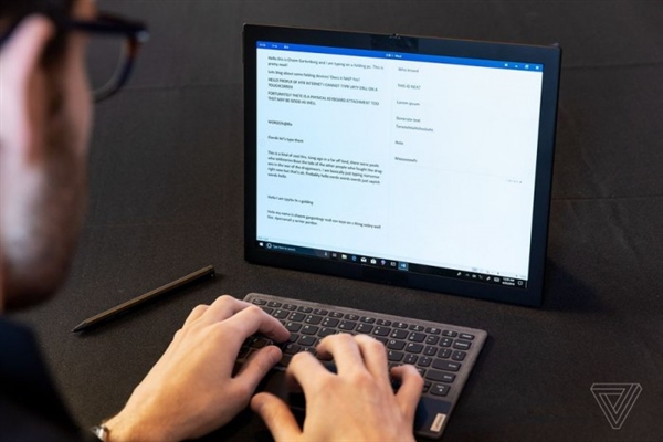 全球首款！联想ThinkPad X1折叠屏笔记本原型上手：4:3屏幕爽翻
