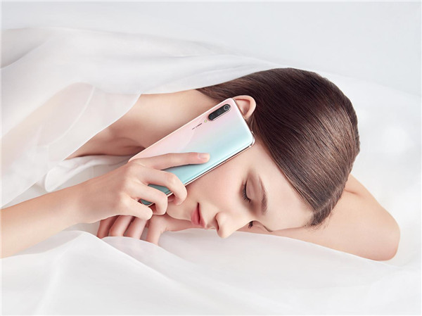 用“仙气”自拍拓展女性手机市场 小米CC9美图定制版发布
