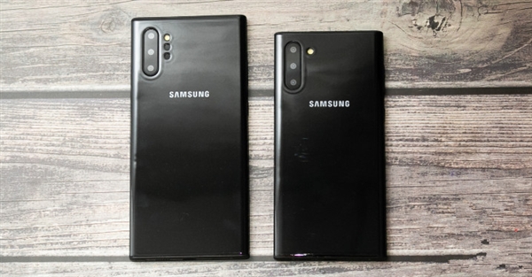 下月发 <a href='https://www.samsung.com/cn/' target='_blank'><u>三星</u></a>Galaxy Note 10系列机模上手：挖孔屏+屏幕指纹