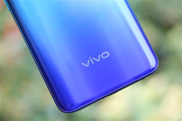 首发高通旗舰芯片！vivo TWS Earphone露真容