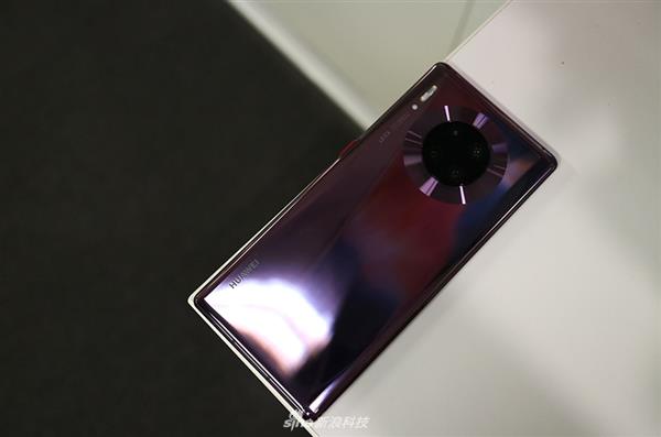 华为Mate 30 Pro图赏：88°超曲面环幕屏 重构手机想象