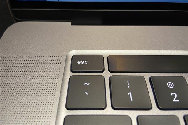 键盘升级 16英寸MacBook Pro上手跑分：18999元起值了