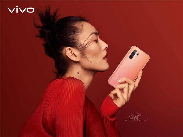 国际超模刘雯倾情代言，vivo X30时尚style再度升级