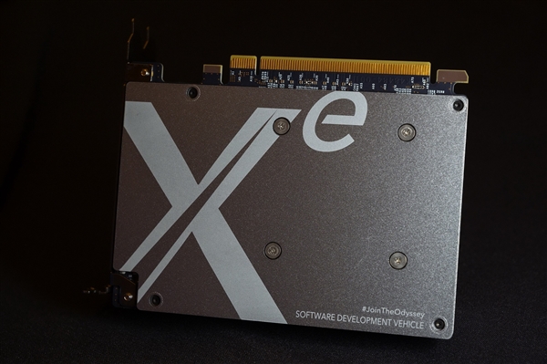 Intel Xe独立显卡首秀：小巧可爱的开发卡