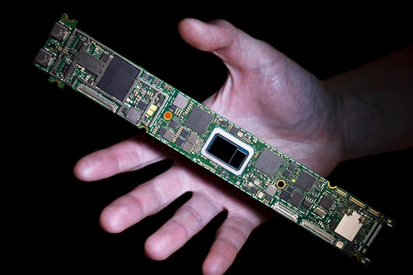 Intel 10nm++ Tiger Lake晶圆首曝：核心面积增大20％