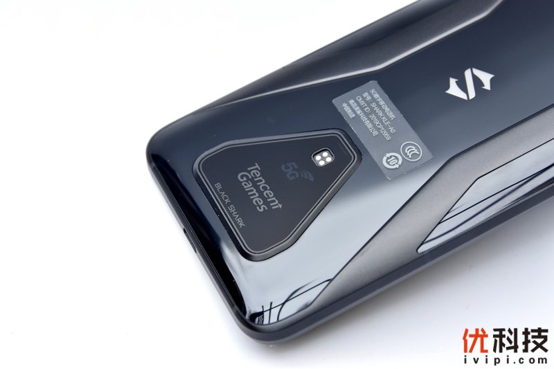 全球首款5G游戏手机 腾讯黑鲨游戏手机3及配件开箱图赏