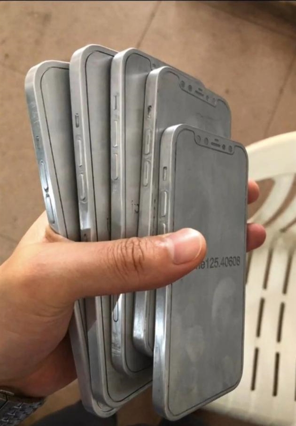 外形复刻<a href='https://www.apple.com/cn/' target='_blank'><u>苹果</u></a>4！iPhone 12系列保护壳曝光：这外形你有爱吗？