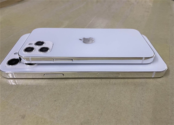 iPhone 12系列三款型号模型图曝光：都是后置三摄？