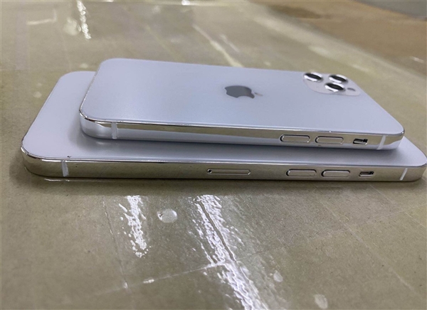 iPhone 12系列三款型号模型图曝光：都是后置三摄？