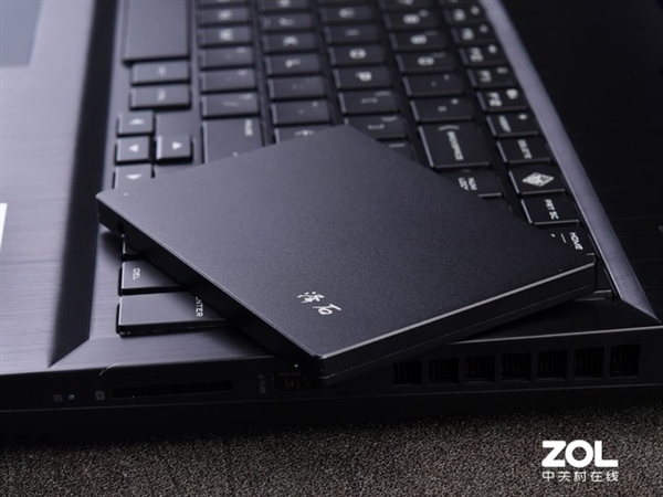 泽石IS212工业级SSD上手：从-40℃到80℃ 极限测试下的性能王者