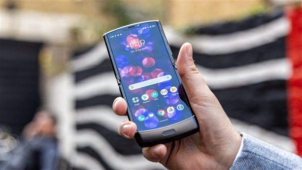 一代经典回归！摩托罗拉首款国行5G手机Razr 2入网