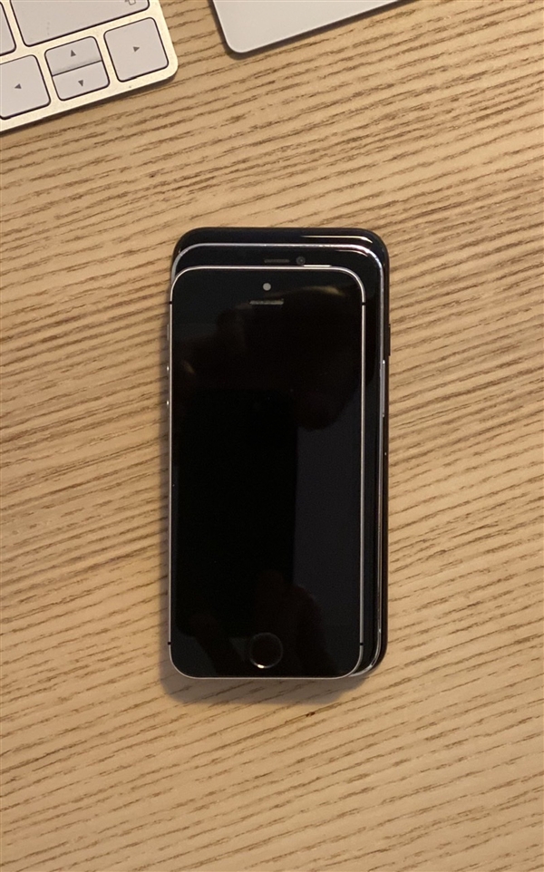 对比新款iPhone SE、7！5.4寸iPhone 12模型曝光：尺寸太香