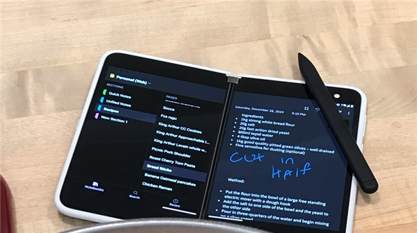微软Surface Duo真机展示：支持手写笔 无后置摄像头