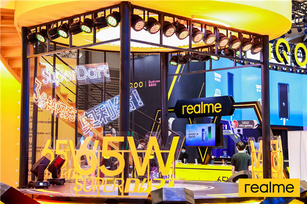 realme最潮展厅引爆ChinaJoy 智慧闪充让5G畅玩不断电