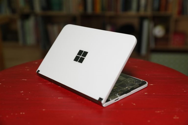 微软双屏安卓手机Surface Duo内部构造首度曝光