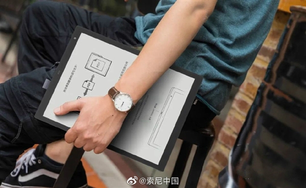 13.3英寸墨水屏！索尼首款黑色电子纸登陆中国：仅5.9mm、续航3周