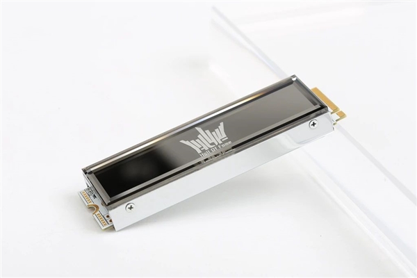 影驰宣布新一代PCIe 4.0 SSD：读取勇破7GB/s