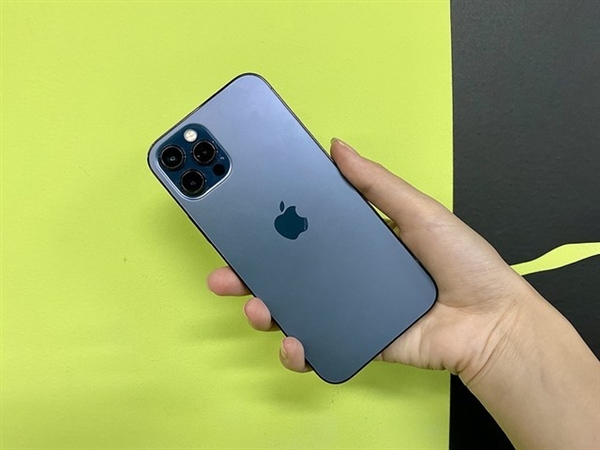 iPhone 12续航崩 散热烂？上手实测给你答案