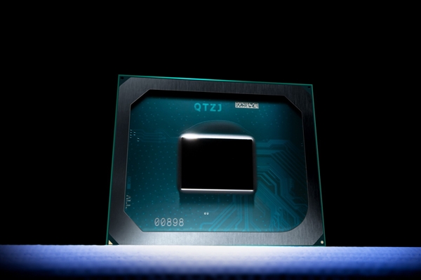 Intel Iris Xe MAX独立显卡首测：竟然干掉MX450！