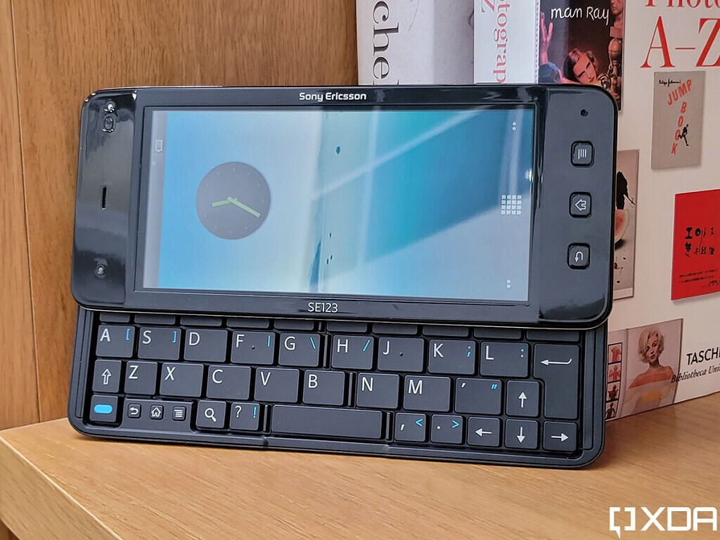 索尼爱立信时代VAIO手机原型机曝光：采用侧滑全键盘设计