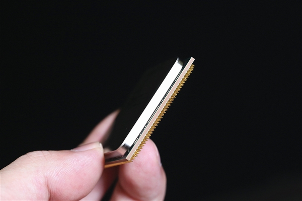 Zen3桌面锐龙5000G APU超到八核4.8GHz：不逊i9-10900K