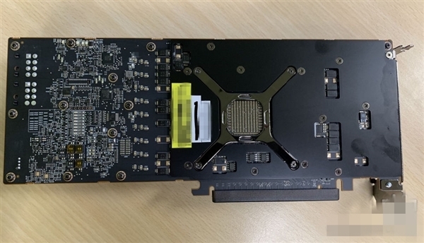 AMD RDNA2架构专业卡露面：Radeon Pro W6800首次带来32GB显存