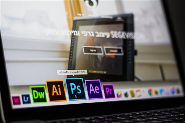 Adobe推出高度简化的Photoshop网络版 更易于访问