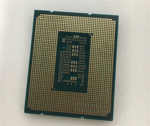 未发布的Intel 12代i5-12400大量偷跑：千万别买