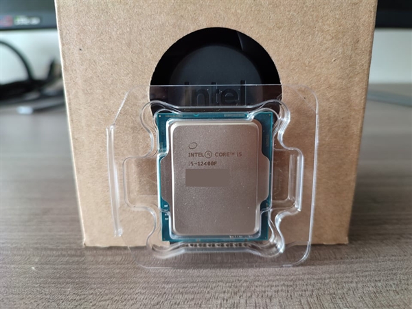 Intel 12代酷睿i5-12400F偷跑开卖：自带新散热器