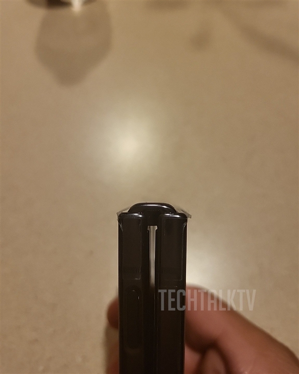 款骁龙8+双屏折叠旗舰！<a href='https://www.samsung.com/cn/' target='_blank'><u>三星</u></a>Galaxy Z Flip4真机首曝：折痕少了