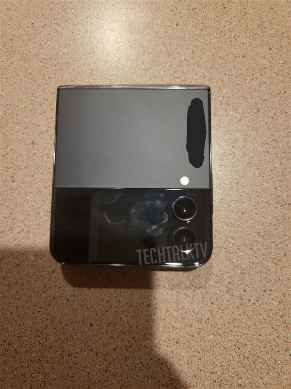 款骁龙8+双屏折叠旗舰！<a href='https://www.samsung.com/cn/' target='_blank'><u>三星</u></a>Galaxy Z Flip4真机首曝：折痕少了
