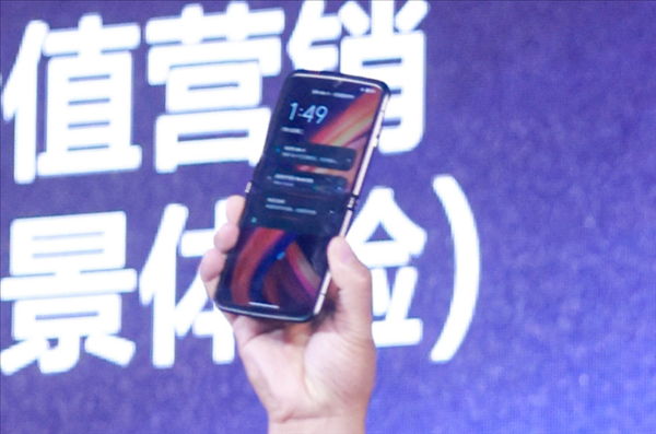 骁龙8+折叠旗舰！moto razr 2022真机官方首曝