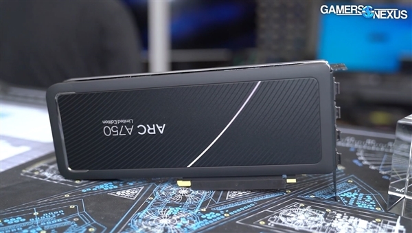 Intel第一款迷你小卡曝光：神奇的双风扇