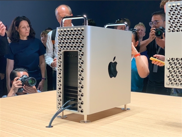 最贵台式机升级！<a href='https://www.apple.com/cn/' target='_blank'><u>苹果</u></a>Mac Pro细节曝光：新CPU能挑落Intel 8核至强