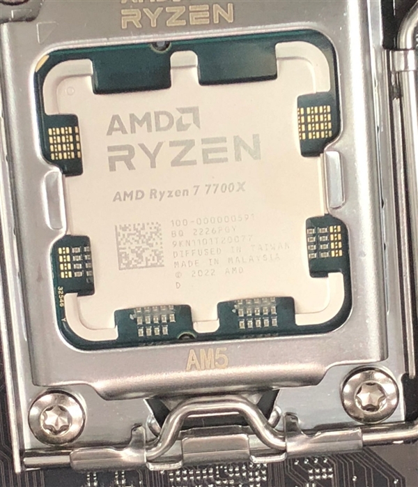AMD Zen4锐龙7 7700X正式版超清近照：霸气的“八爪鱼”