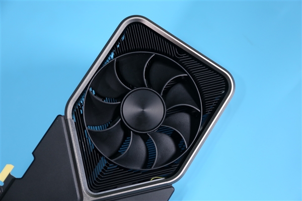 RTX 4080被连砍两刀！功耗大降80W