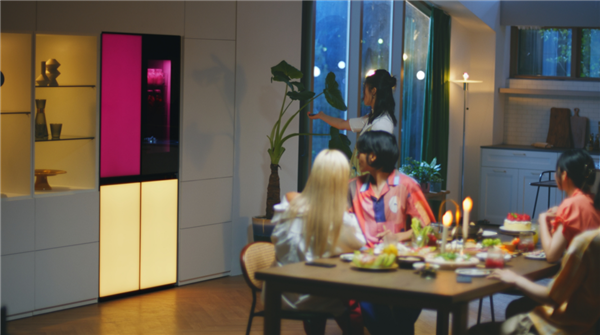 LG新款冰箱配有变色LED门板：还能放音乐