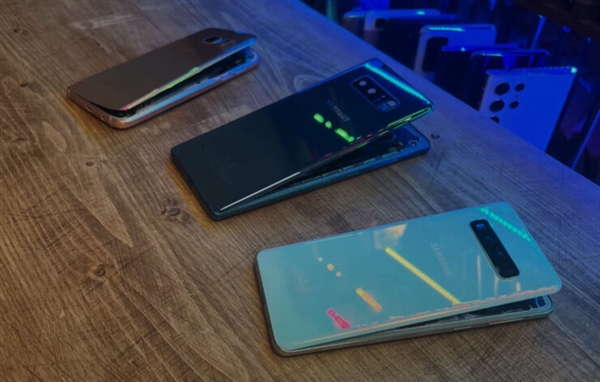 <a href='https://www.samsung.com/cn/' target='_blank'><u>三星</u></a>手机电池极易鼓包引发老外集体吐槽：别的牌子很少见到