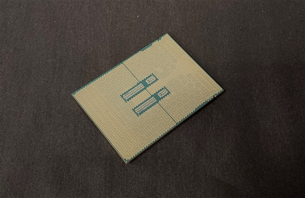 跳票2年的“鸽王”！Intel 60核心至强首次公开 支持AVX-512